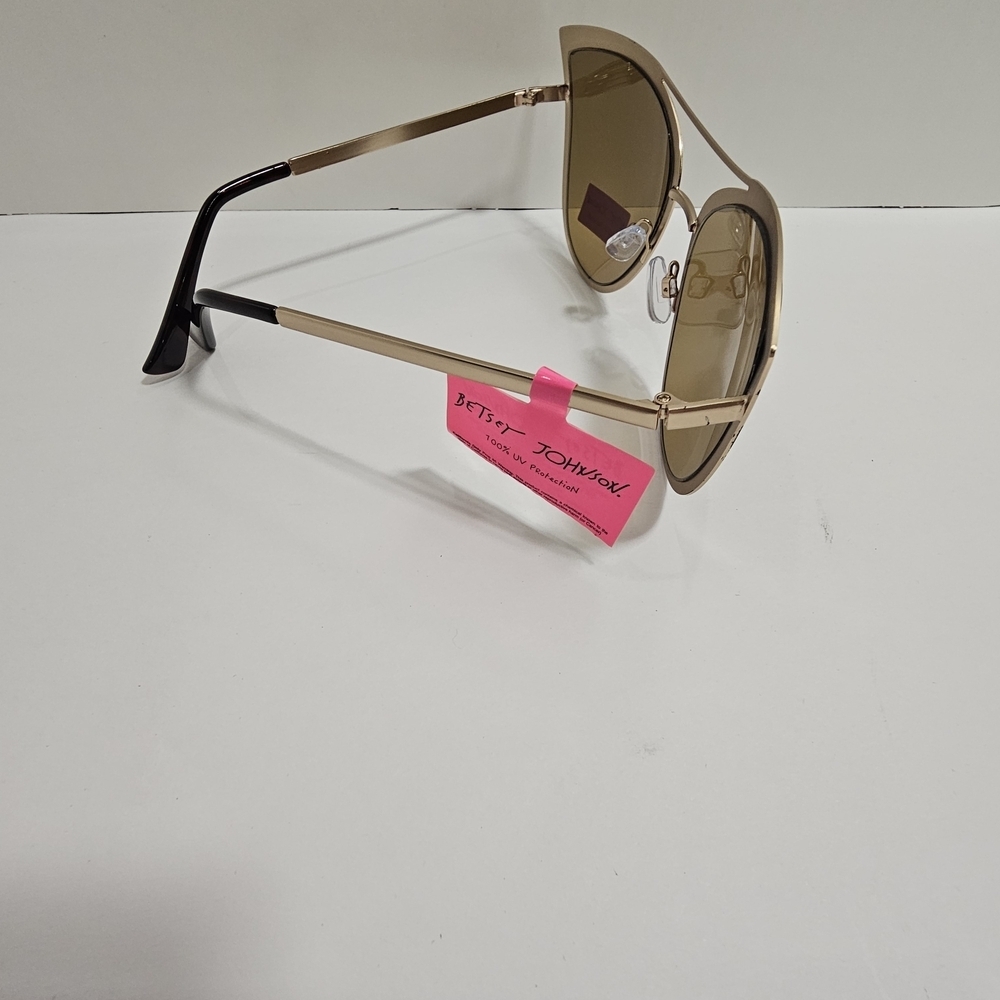 NWT Betsey Johnson Gold Cat Eye Sunglasses Metal Pink Heart Summer Festival - Picture 2 of 8